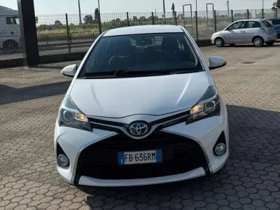 Usata Toyota Yaris Hybrid Active 75 CV (55 kW) 2015 Other Berlina