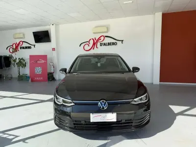 Usata VW Golf VIII Life 116 CV (85 kW) 2022 Nero Utilitaria