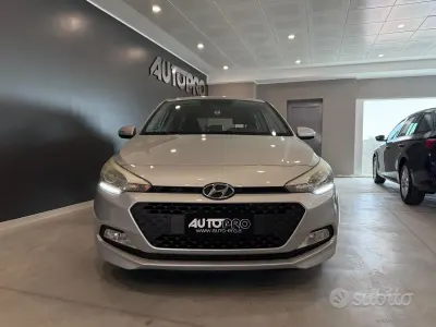 Usata Hyundai i20 Style 75 CV (55 kW) 2015 Grigio Berlina