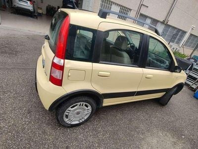 Usata Fiat Panda Climbing 60 CV (44 kW) 2009 Giallo Utilitaria