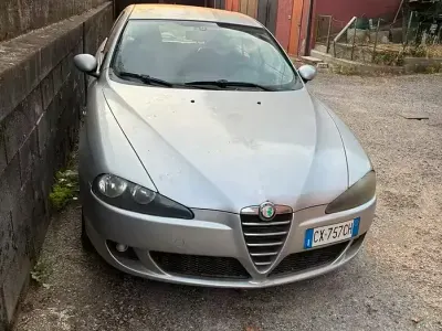Usata Alfa Romeo 147 105 CV (77 kW) 2005 Grigio Utilitaria