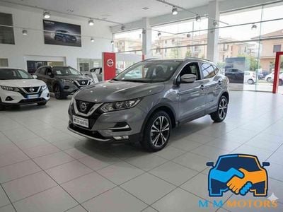 Usata Nissan Qashqai N-Connecta 110 CV (80 kW) 2017 Grigio scuro SUV