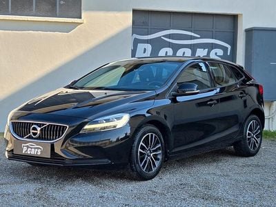 Usata Volvo V40 Momentum 120 CV (88 kW) 2018 Nero Berlina