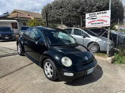 Usata VW New Beetle 101 CV (74 kW) 2004 Nero Utilitaria