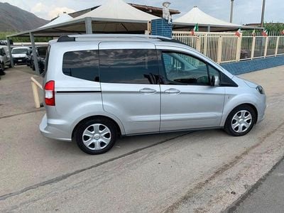 Argento Usata 2020 Ford Tourneo Courier S Monovolume | 9699 € (Buon prezzo)