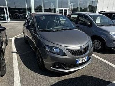 Usata Lancia Ypsilon Gold 69 CV (50 kW) 2022 Grigio scuro Utilitaria