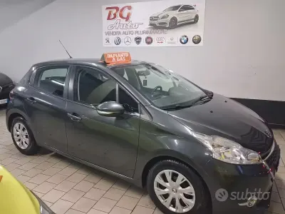 Usata Peugeot 208 91 CV (66 kW) 2015 Grigio Utilitaria
