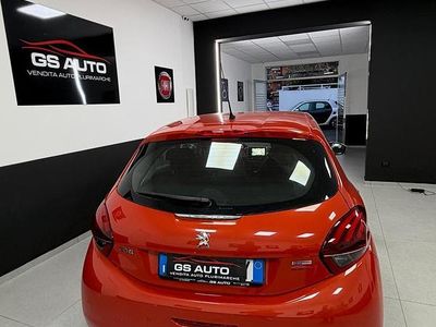 Usata Peugeot 208 Allure 81 CV (59 kW) 2016 Rosso Utilitaria
