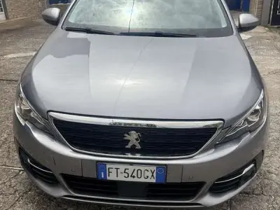 Usata Peugeot 308 GT-line 131 CV (96 kW) 2018 Berlina