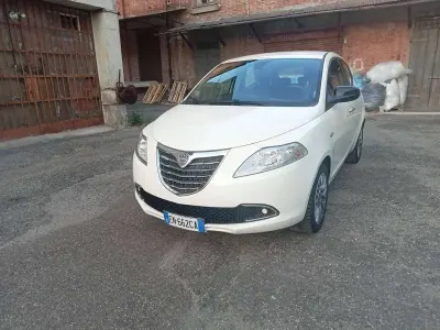 Usata Lancia Ypsilon S 69 CV (50 kW) 2012 Bianco Utilitaria