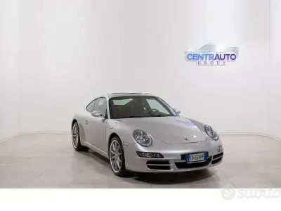 Usata Porsche 911 Carrera 320 CV (235 kW) 2004 Grigio Coupé
