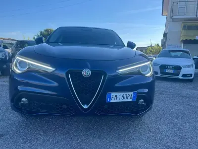 Usata Alfa Romeo Stelvio Executive 210 CV (154 kW) 2018 Blu SUV