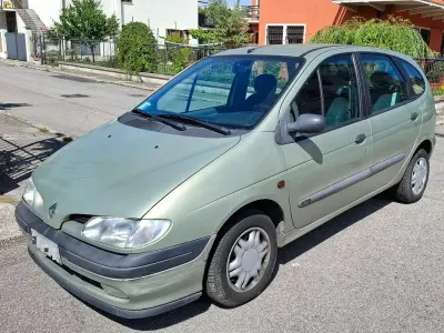 Usata Renault Scenic E-Tech 86 CV (63 kW) 1998 Verde Monovolume