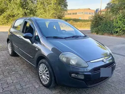 Usata Fiat Grande Punto 69 CV (50 kW) 2011 Grigio Utilitaria