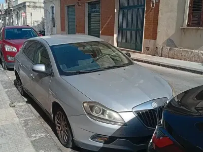 Usata Lancia Delta 120 CV (88 kW) 2009 Grigio Utilitaria