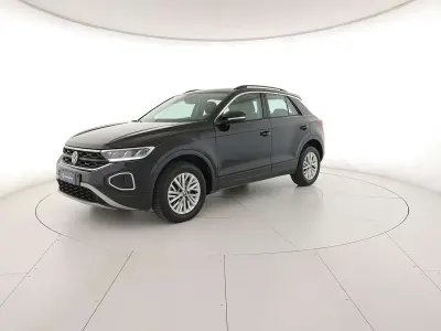 Usata VW T-Roc Life 150 CV (110 kW) 2025 Deep black perlato SUV