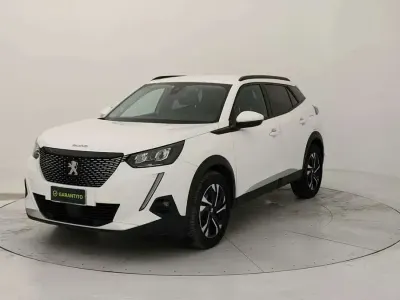 Usata Peugeot 2008 Allure 110 CV (80 kW) 2021 Bianco SUV