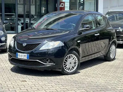 Usata Lancia Ypsilon Silver 69 CV (50 kW) 2017 Utilitaria