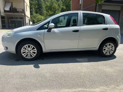 Usata Fiat Grande Punto 77 CV (56 kW) 2013 Bianco Utilitaria