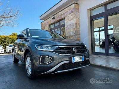 Usata VW T-Roc Life 150 CV (110 kW) 2025 Grigio SUV