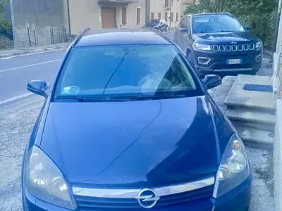 Usata Opel Astra 101 CV (74 kW) 2006 Bluazzurro Station wagon