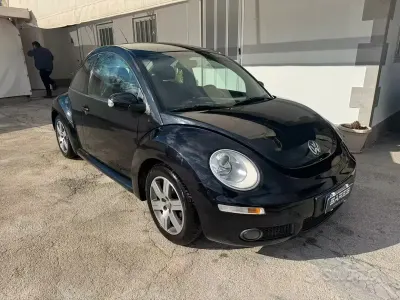 Usata VW New Beetle 102 CV (75 kW) 2009 Nero Utilitaria
