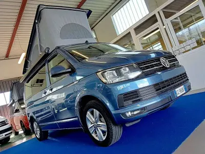 Usata VW California California 204 CV (150 kW) 2016 Blu acapulco met Furgone