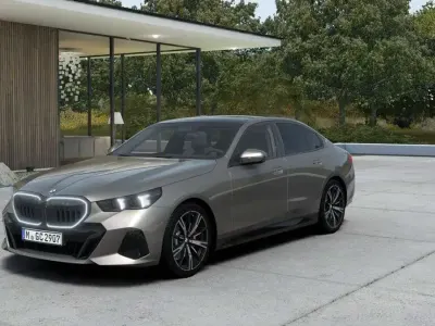 Nuova BMW 520 M Sport 197 CV (144 kW) 2026 Oxide grey Berlina