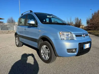 Usata Fiat Panda 4x4 Climbing 60 CV (44 kW) 2010 Blu/azzurro Utilitaria