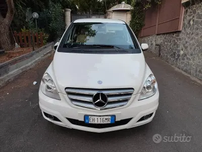 Usata Mercedes B180 109 CV (80 kW) 2011 Bianco Utilitaria