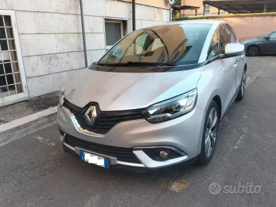 Usata Renault Scénic IV Business 110 CV (80 kW) 2018 Grigio Monovolume