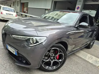 Usata Alfa Romeo Stelvio Veloce 209 CV (153 kW) 2023 Grigio scuro metallizzato SUV