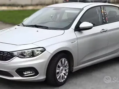 Usata Fiat Tipo 95 CV (69 kW) 2017 Grigio Berlina