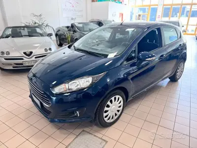 Usata Ford Fiesta 60 CV (44 kW) 2015 Blu Utilitaria