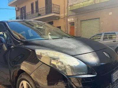 Usata Renault Scénic III 110 CV (80 kW) 2011 Nero Monovolume