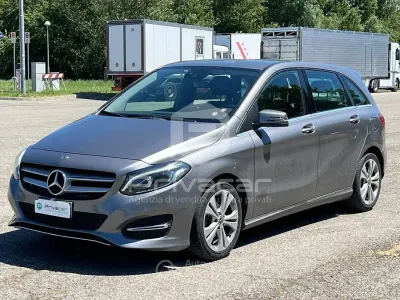 Usata Mercedes B180 Premium 109 CV (80 kW) 2017 Gray Utilitaria