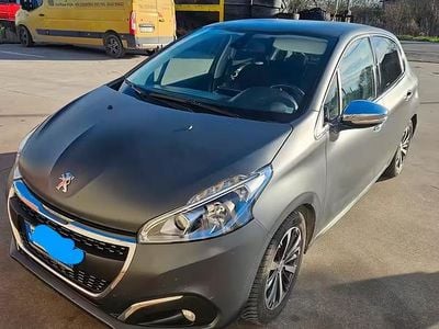 Usata Peugeot 208 82 CV (60 kW) 2016 Grigio Utilitaria