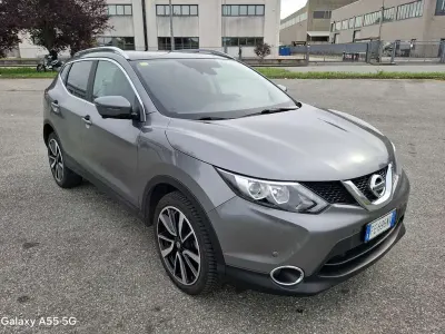Usata Nissan Qashqai N-Connecta 131 CV (96 kW) 2016 Grigio SUV