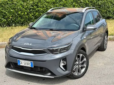 Usata Kia Stonic Sport 101 CV (74 kW) 2022 Grigio SUV