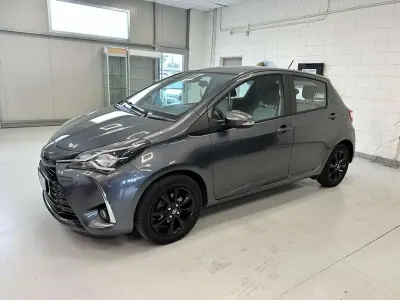 Usata Toyota Yaris Active 72 CV (52 kW) 2019 Grigio Berlina
