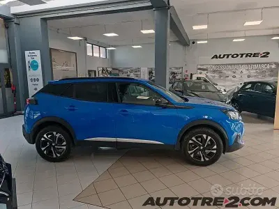 Usado Peugeot 2008 Allure 131 HP (96 kW) 2023 Azul SUV
