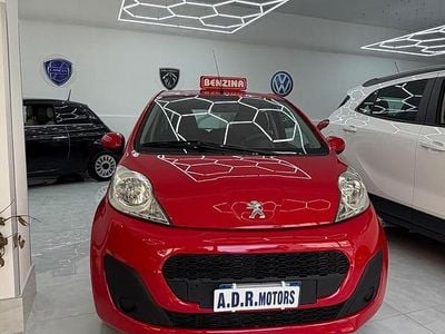 Usata Peugeot 107 Active 68 CV (50 kW) 2014 Rosso Utilitaria