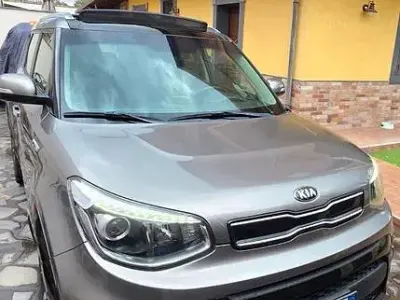 Usata Kia Soul 136 CV (100 kW) 2017 Grigio SUV