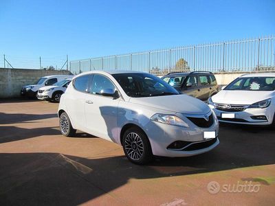 Usata Lancia Ypsilon 69 CV (50 kW) 2017 Grigio Utilitaria