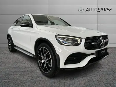 Usata Mercedes GLC300e Premium 194 CV (142 kW) 2023 Bianco / pastello Coupé
