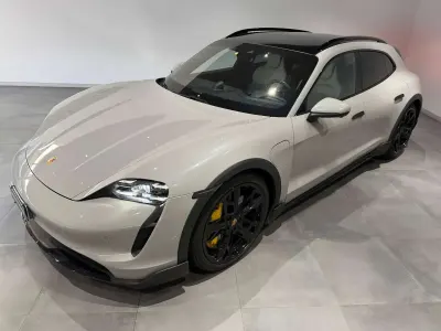 Usata Porsche Taycan 4S Cross Turismo Cross Turismo 139 kW (190 CV) 2022 Grigio Station wagon