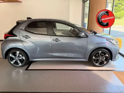 Nuova Toyota Yaris Hybrid Premium 92 CV (67 kW) 2026 Blu/azzurro Berlina