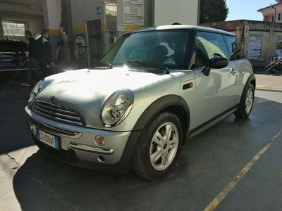 Begagnad Mini One D 75 HK (55 kW) 2004 Silver Halvkombi