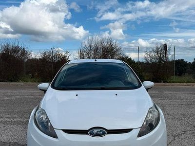 Usata Ford Fiesta 68 CV (50 kW) 2010 Bianco Utilitaria