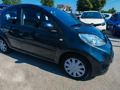 Usata Peugeot 107 68 CV (50 kW) 2009 Blu Utilitaria